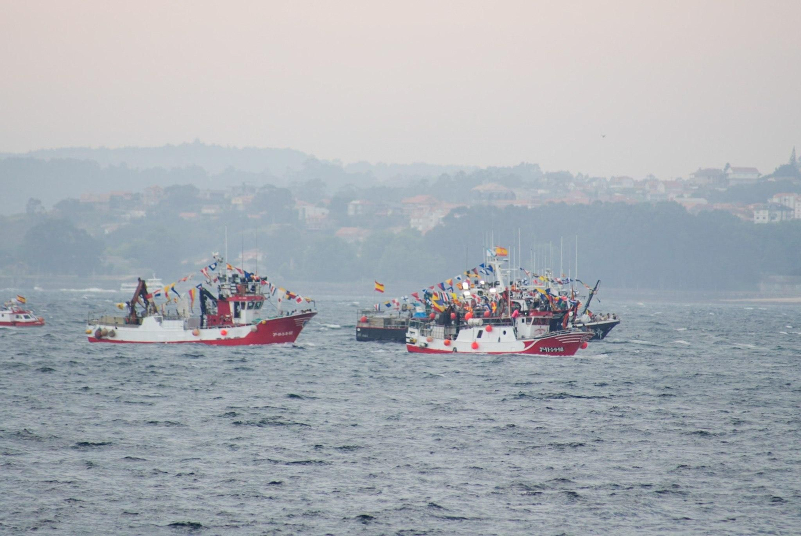 Galería | Vigo rinde homenaje a la Virgen del Carmen por tierra y por mar