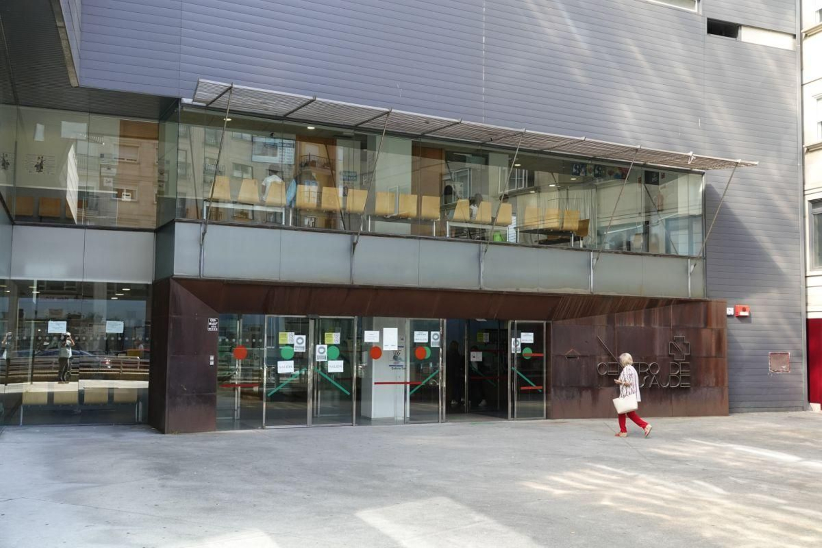 A pesar de las dificultades en el acceso, los médicos de familia recuerdan a la población que deben pedir cita cuando les preocupa un síntoma.