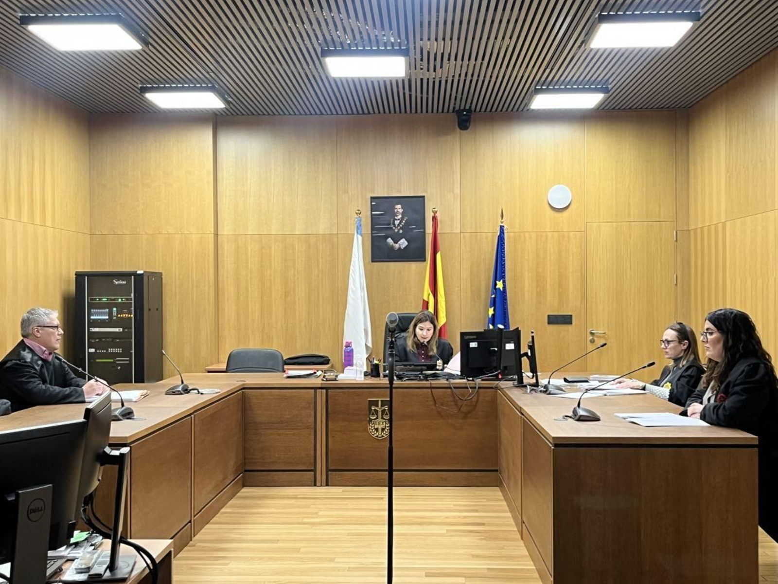 La conformidad, en el Penal 2. El acusado intervino por videoconferencia.