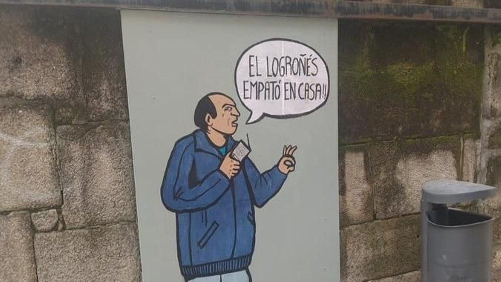 El mural en homenaje a 'Tocho' en el Casco Vello de Vigo. // @Samael_Gz