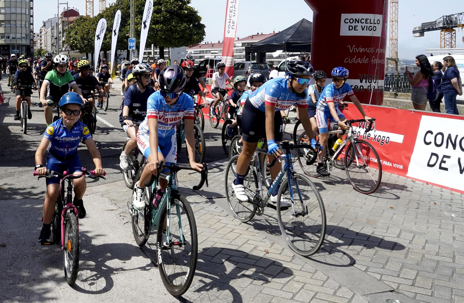 Galería | El ciclismo toma Vigo con la primera edición del Día de la Bici de Atlántico