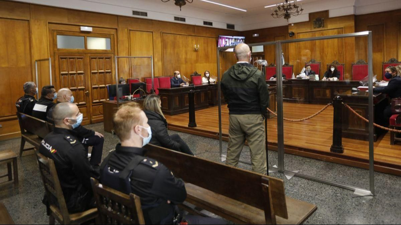 El juicio por el atraco a un matrimonio en su casa de Boborás se celebró el 26 de mayo de 2021 con otros tres inculpados que admitieron los hechos.