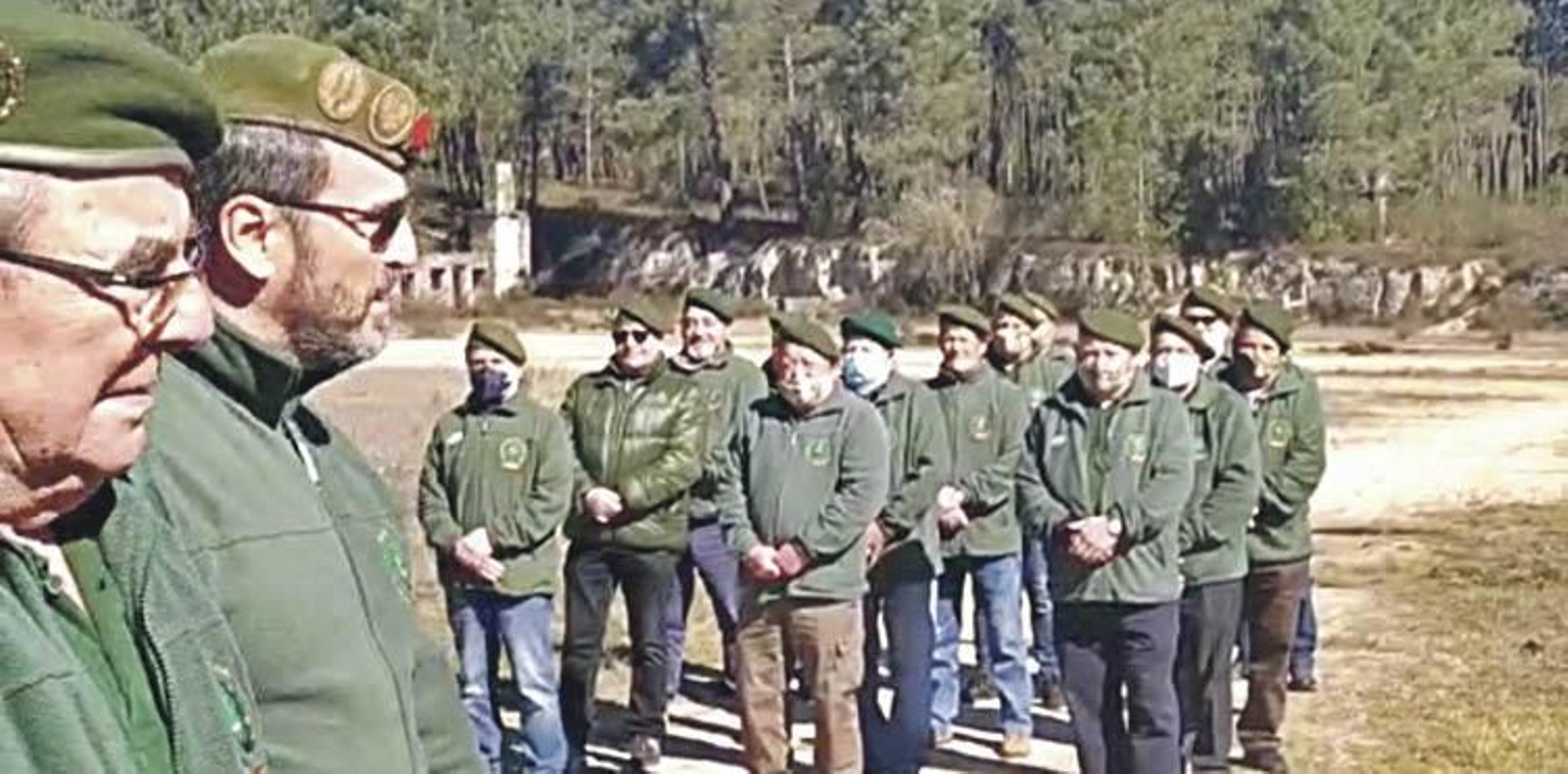 Formación del grupo de veteranos en la antigua explanada del Cumial.