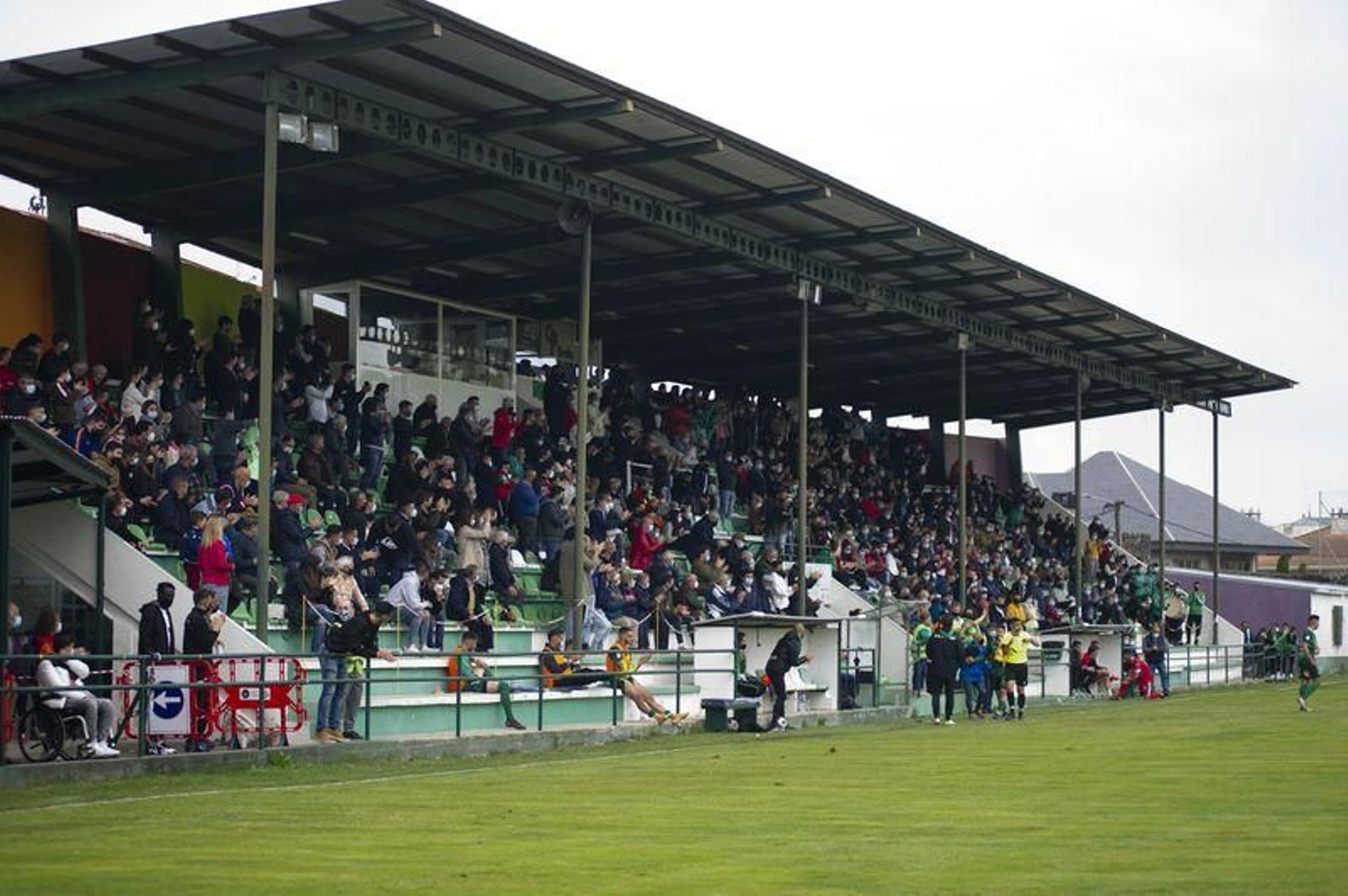 El Arenteiro celebra el ascenso a la Segunda Federación (MARTIÑO PINAL).
