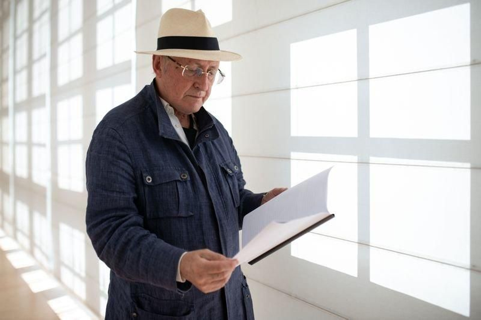 Roberto Vila (ÓSCAR PINAL).