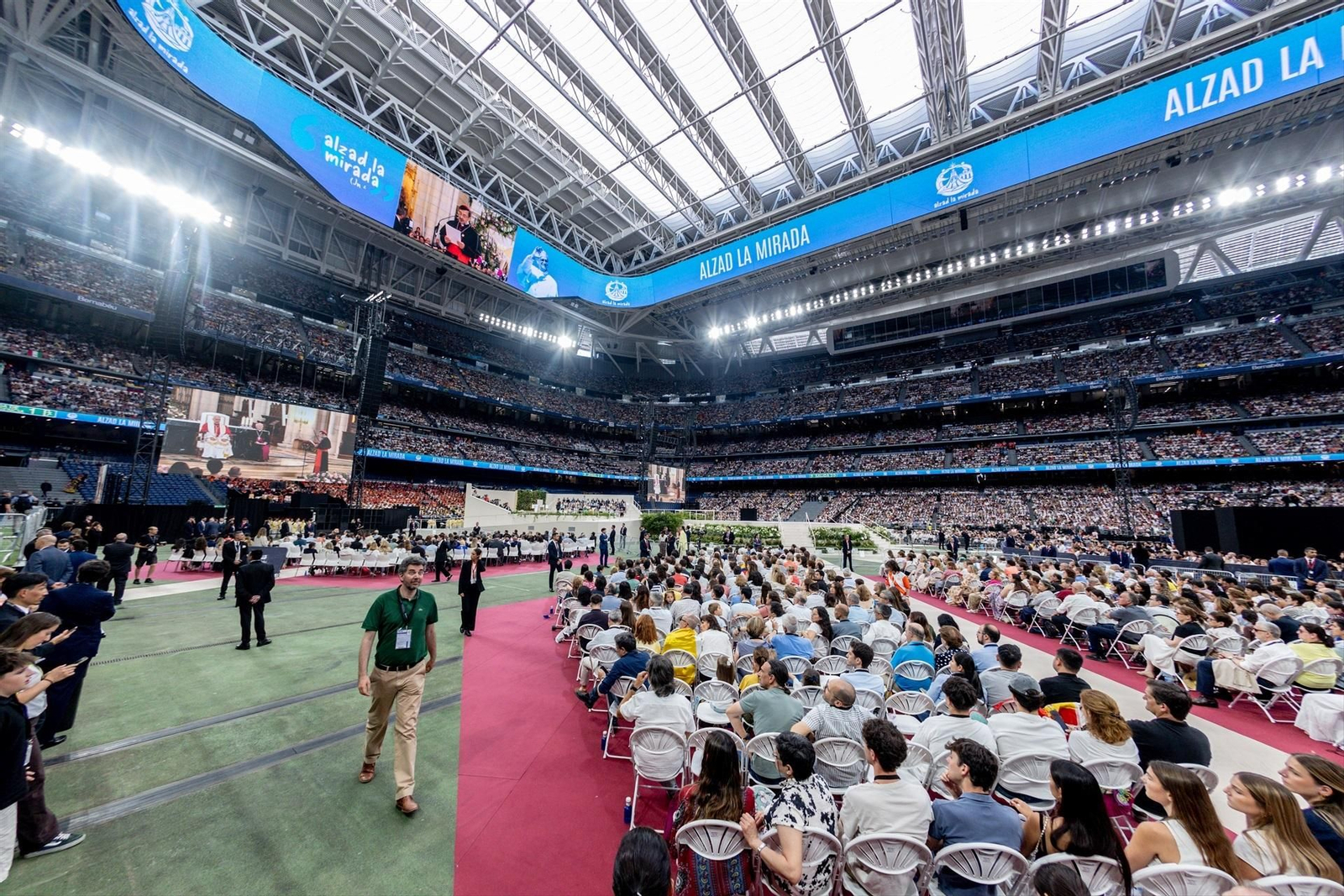 Galería | Las mejores fotos del tercer día de la visita del papa León XIV en Madrid, del Congreso al Bernabéu