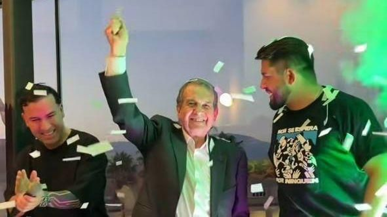 Abel Caballero en la inauguración con Telmo Trenado y Michenlo.