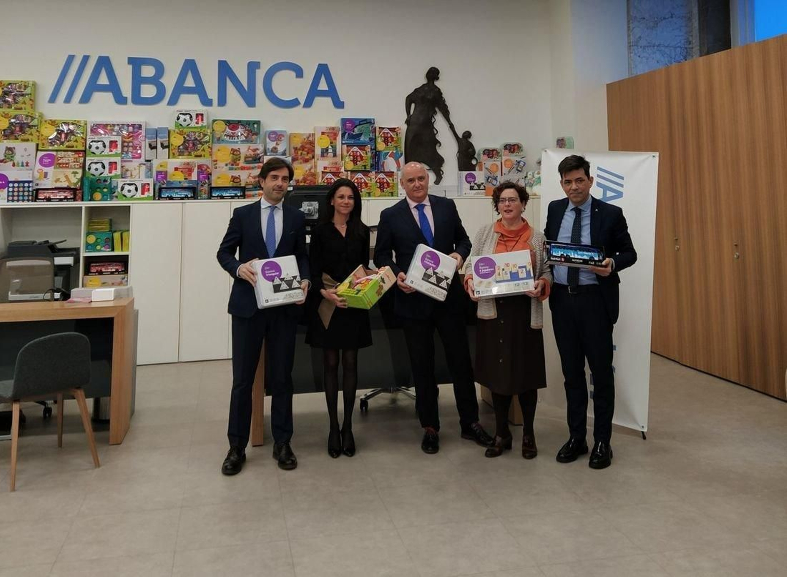 Entrega de los juguetes de Abanca y Afundación en Ourense.