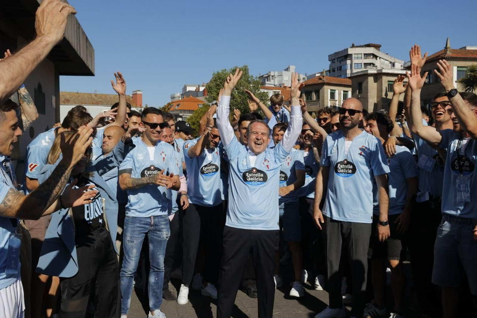 Galería | Fiesta celeste en Vigo por la vuelta del Celta a Europa