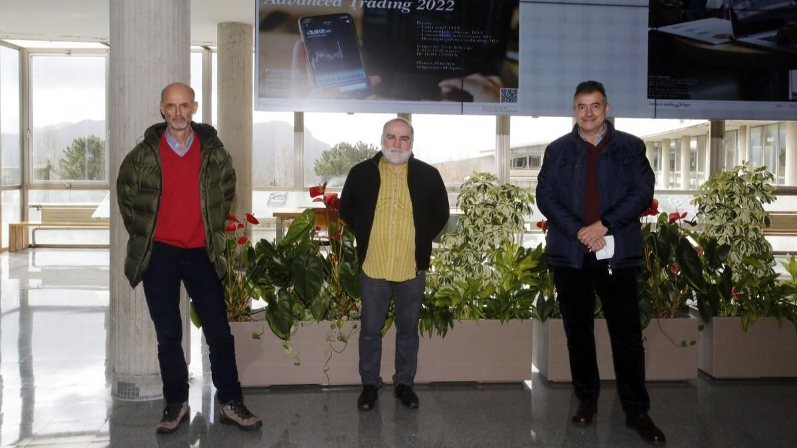 José Luis Saez Ocejo, Pablo Iglesias Hernández y Jorge Vila Biglieri, en la Facultad de Económicas.