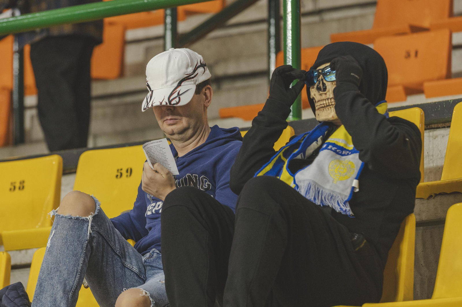 Galería | El COB asusta los fantasmas en Samaín y logra la victoria ante el Fibwi