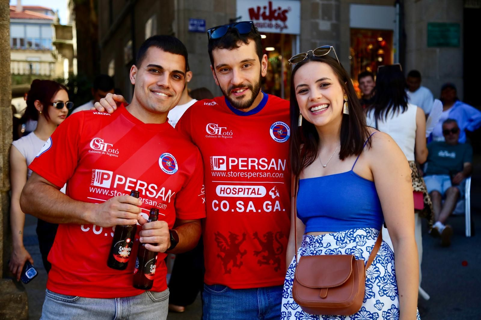 Galería | La afición de la UD Ourense sale a las calle de Ourense para disfrutar del partido, en fotos