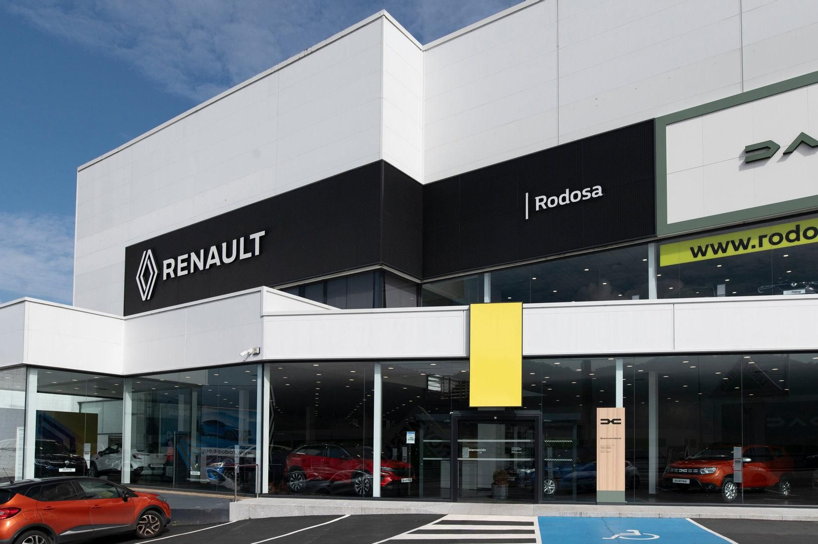 Instalaciones de concesionario Rondosa en Ourense.