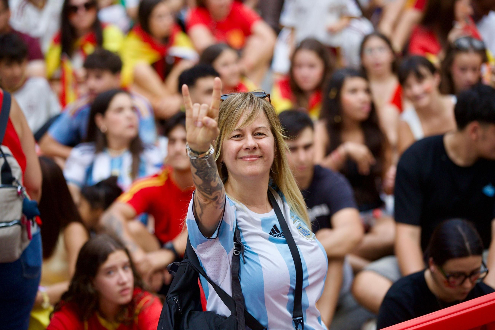 Galería | La provincia de Ourense se tiñe de rojo para apoyar a España en la final del Mundial