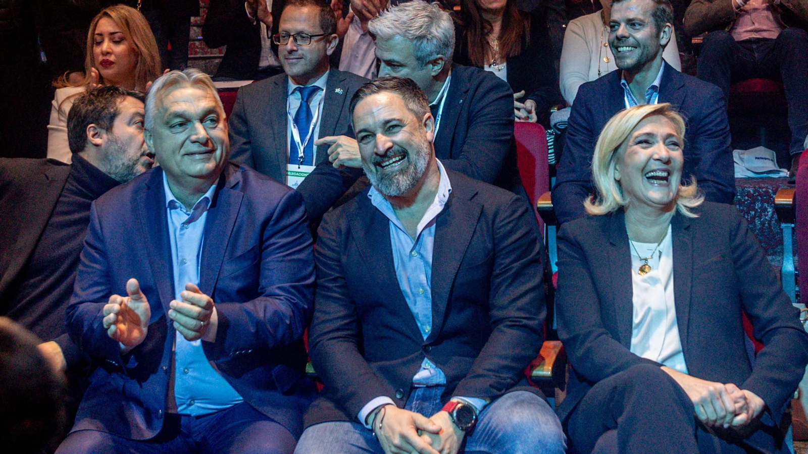 (I-D) El primer ministro de Hungría, Viktor Orban, el líder de Vox, Santiago Abascal, y la líder de Agrupación Nacional, Marine Le Pen, durante la cumbre ‘Patriots’ en Madrid