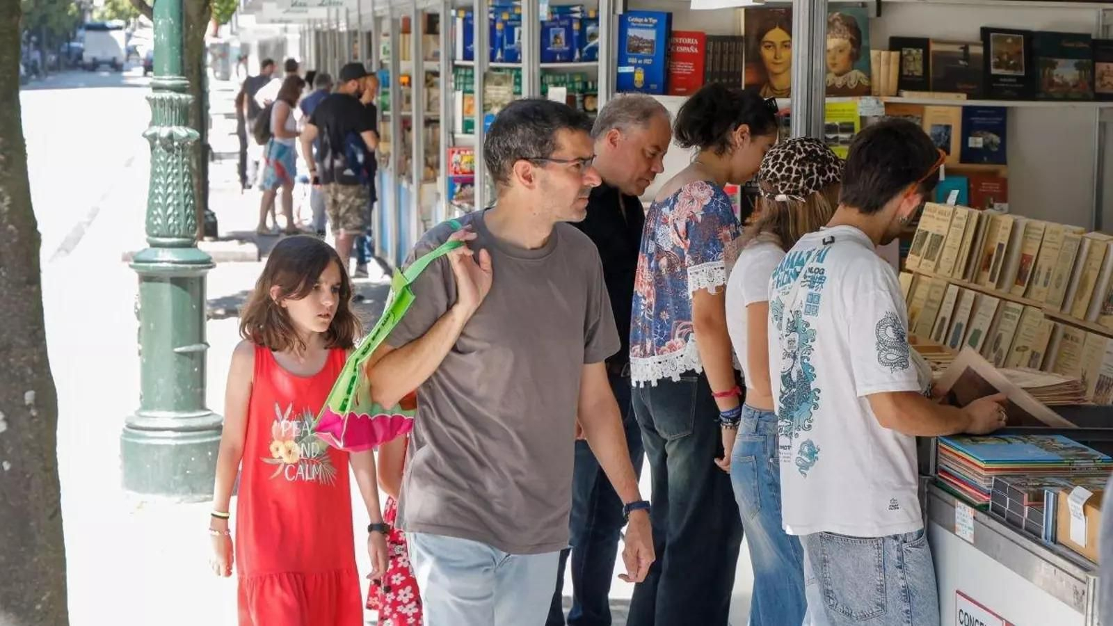 Los puestos de las librerías en una edición pasada de la Feria del Libro Antiguo y de Ocasión en la Alameda.
