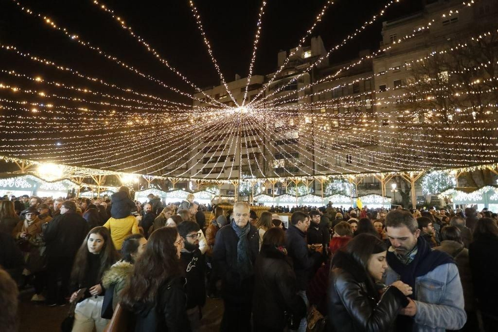 Los turistas invaden Vigo en el Puente41