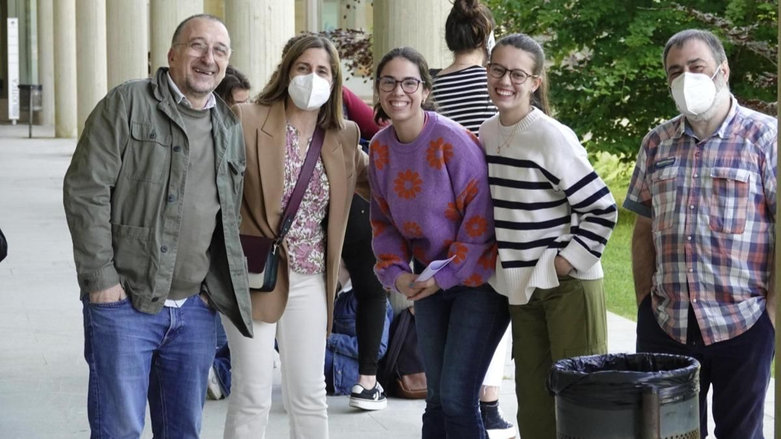 Al margen de los que diseñan la Abau están los profes que acompañan a sus alumnos, ayer en el campus.