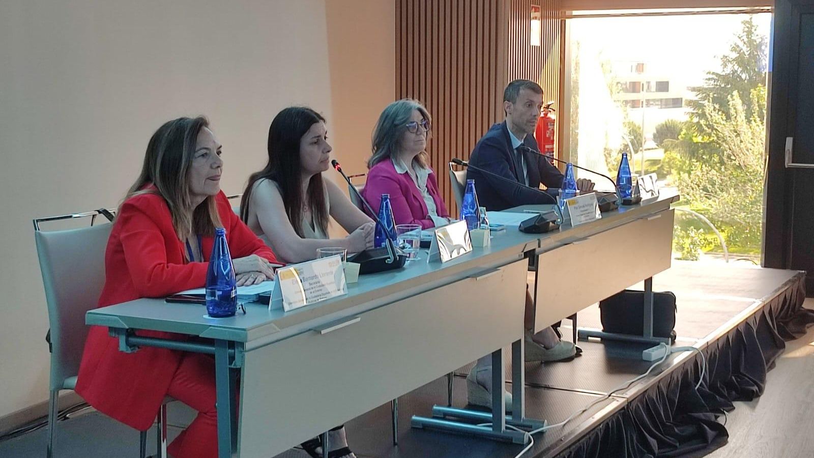 La mesa presidencial del V Pleno del III Mandato