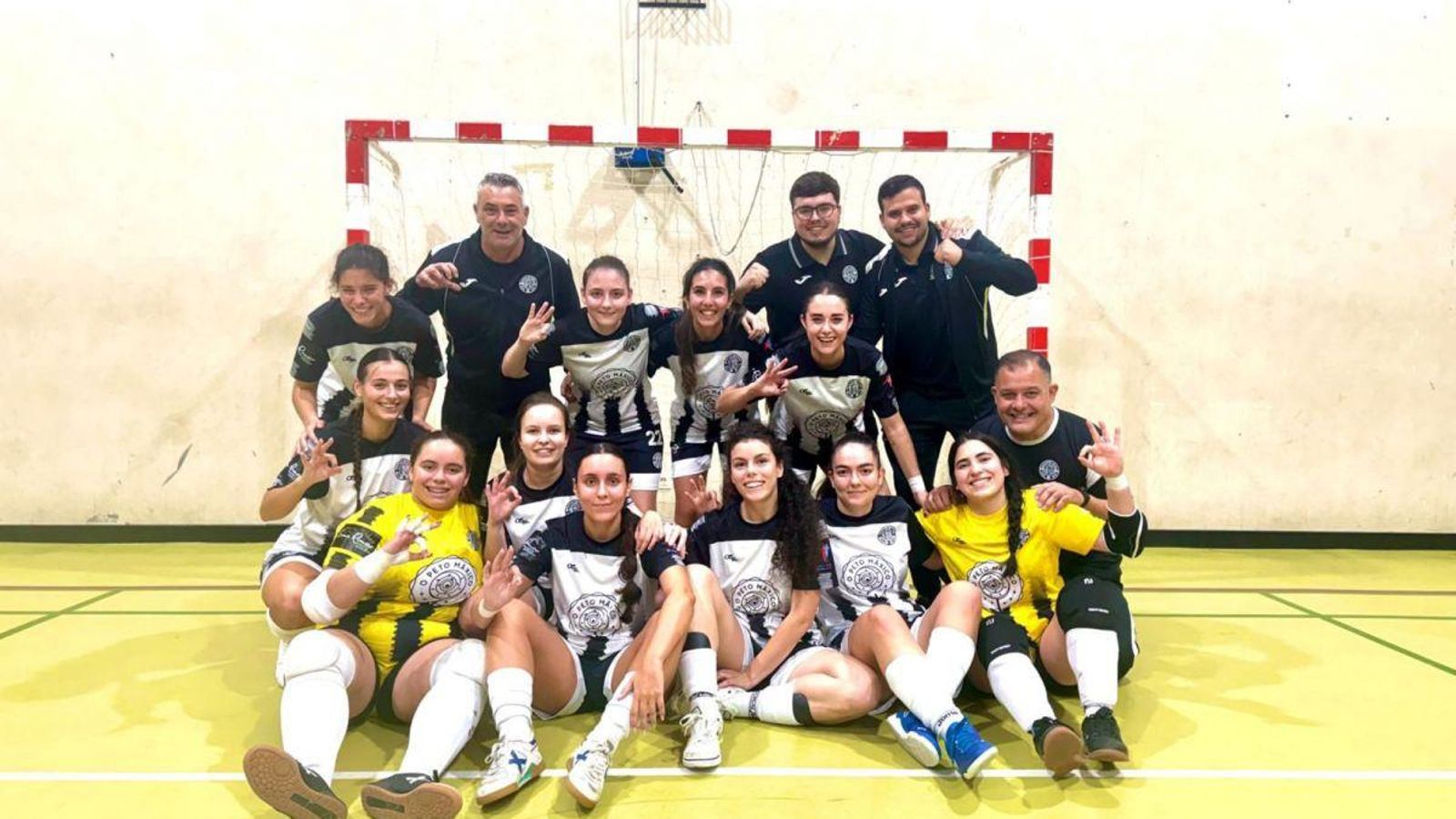 Integrantes de la plantilla del Atlético Pereiro de Primera Futgal Sénior.