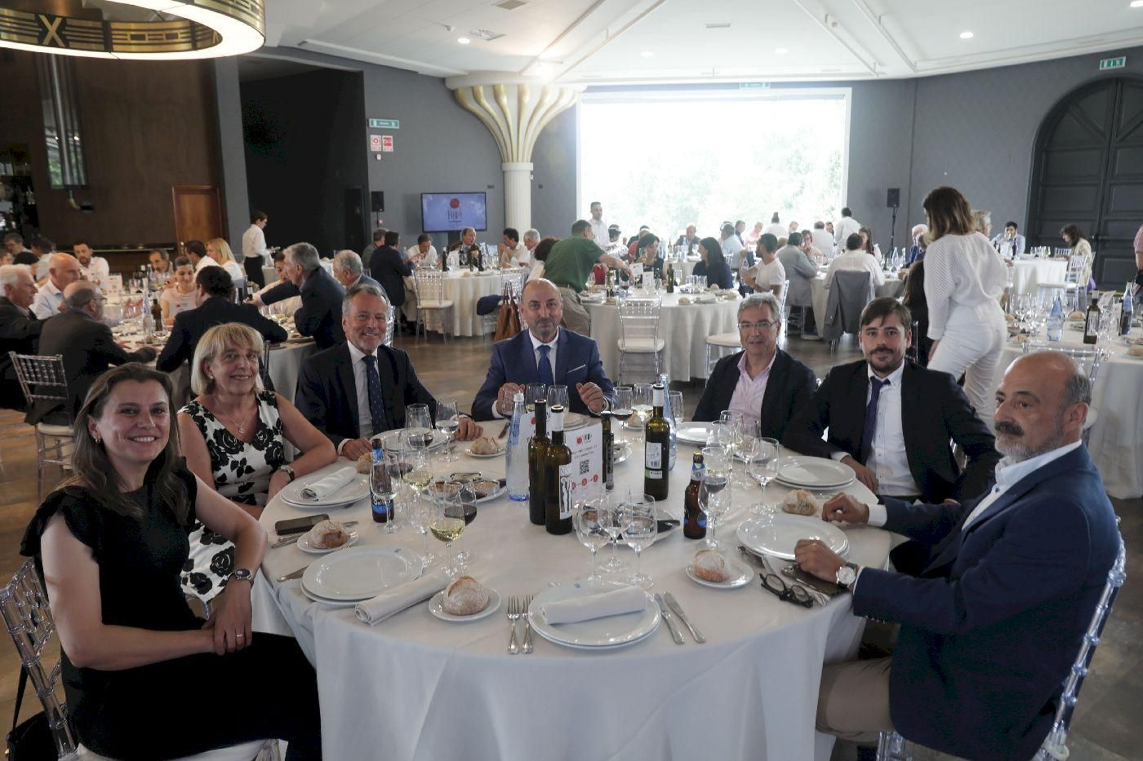 Río Támega: 
Natalia González, secretaria general de la formación municipal del PSdeG-PSOE de Ourense; Marisol Novoa, presidenta de la CEO; Agustín Hernández, presidente de CES; José Antonio Rodríguez, presidente de la Asociación de Empresarios del Polígono de San Cibrao; Luis Menor, alcalde de Pereiro de Aguiar; Mauro Outeiriño, gerente de La Región; José Antonio Quiroga, presidente de la Confederación Miño-Sil.  
Foto: José Paz.