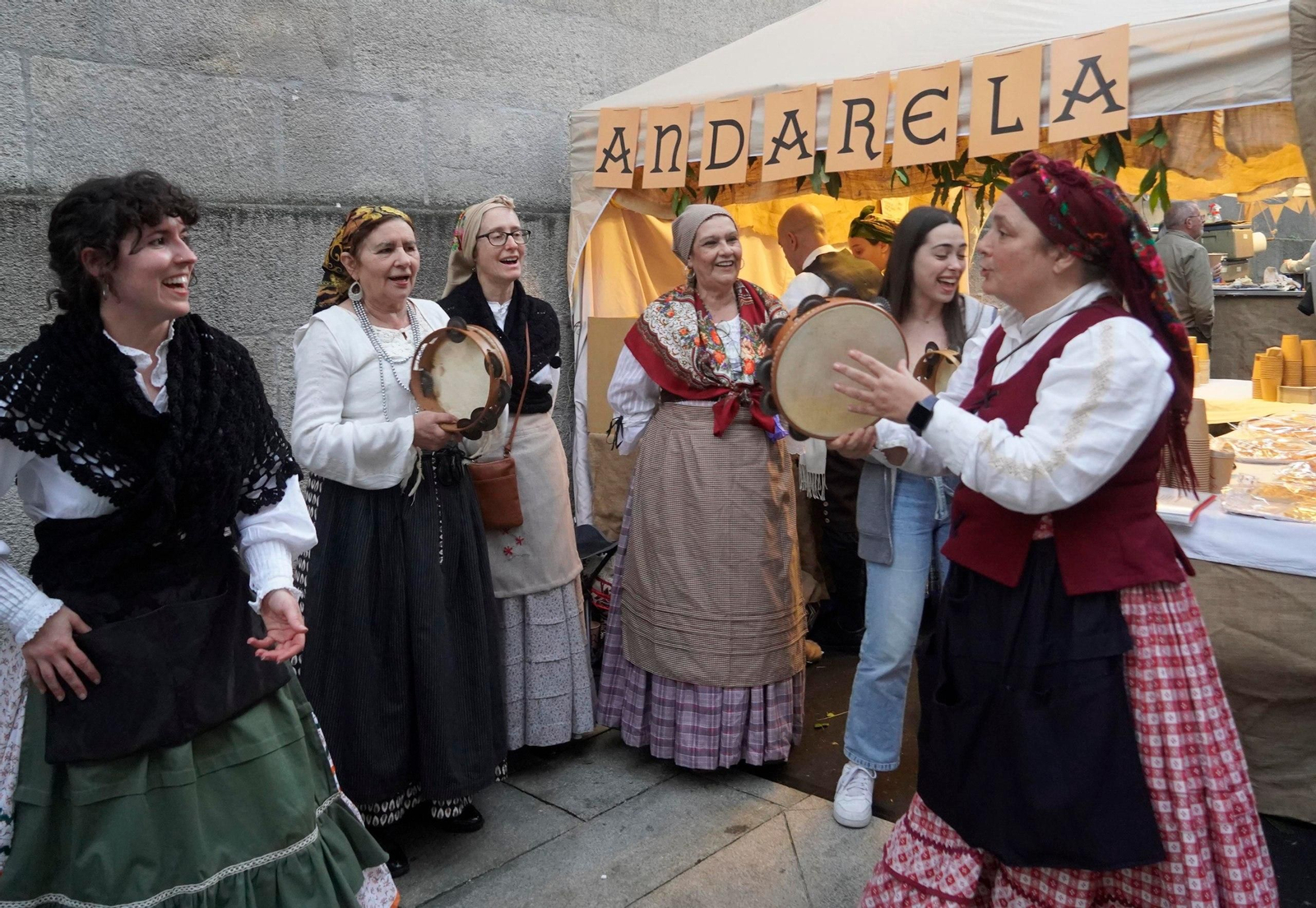 Galería | Ambiente festivo en el Casco Vello para celebrar la Reconquista