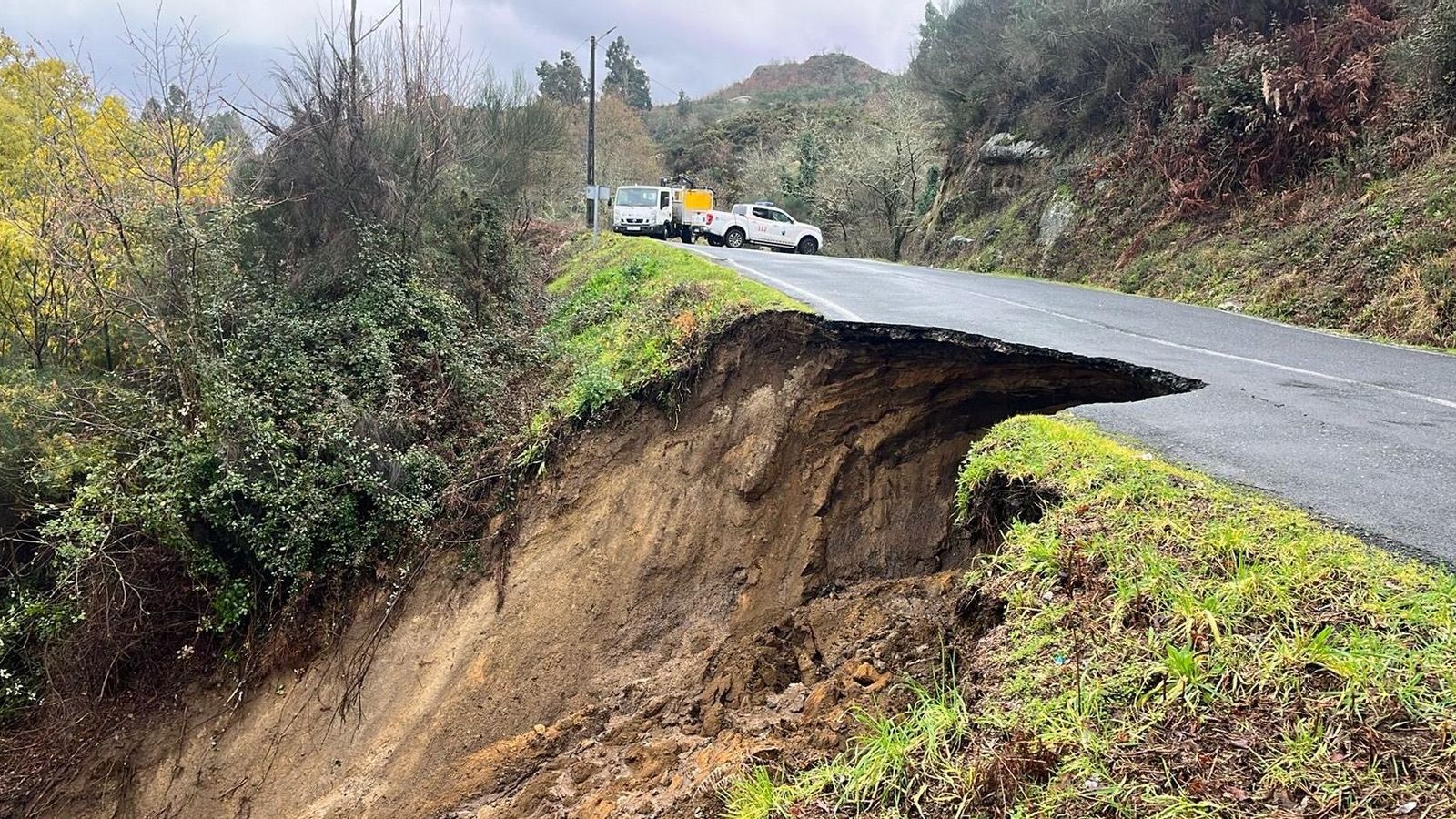 El socavón en Carballeda de Avia.