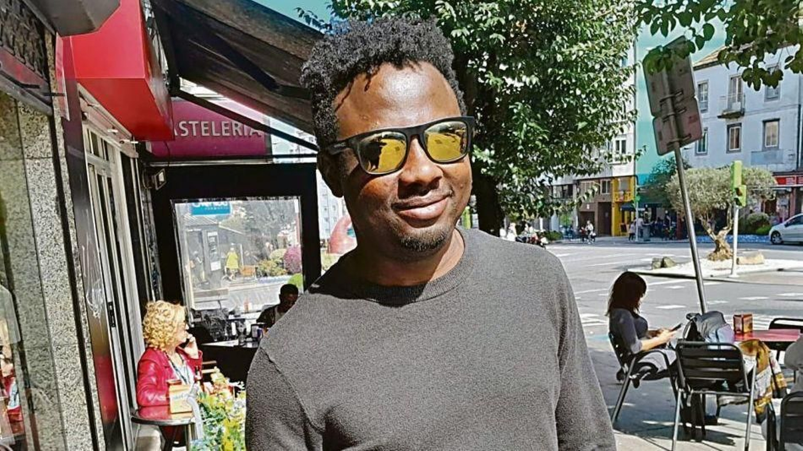 Oluwashola, por las calles de Vigo.