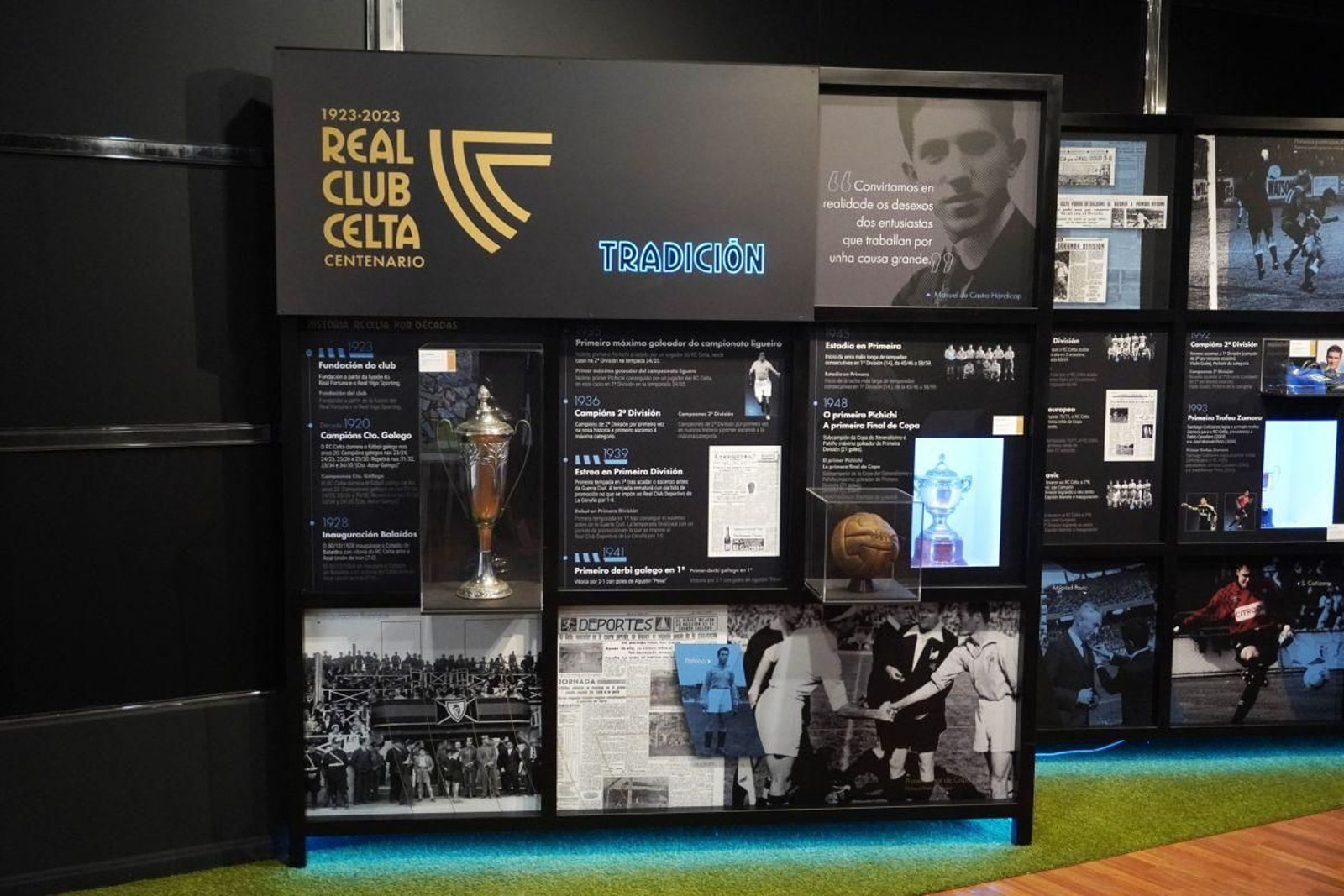 La visita comienza en la exposición dedicada al centenario del Celta, situada en el Museo del club.