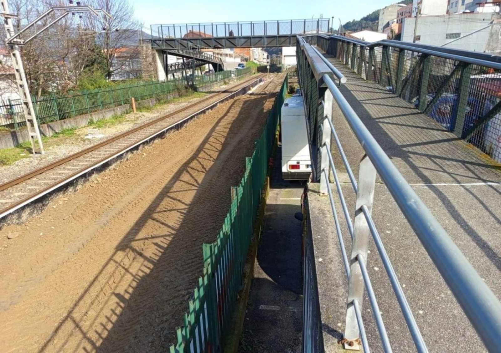 Actualmente, se encuentra en marcha la realización del apeadero de Chapela, una de las actuaciones de la modernización de la línea entre la estación de Guixar y Redondela. Se usará para Regionales y futuros Cercanías.