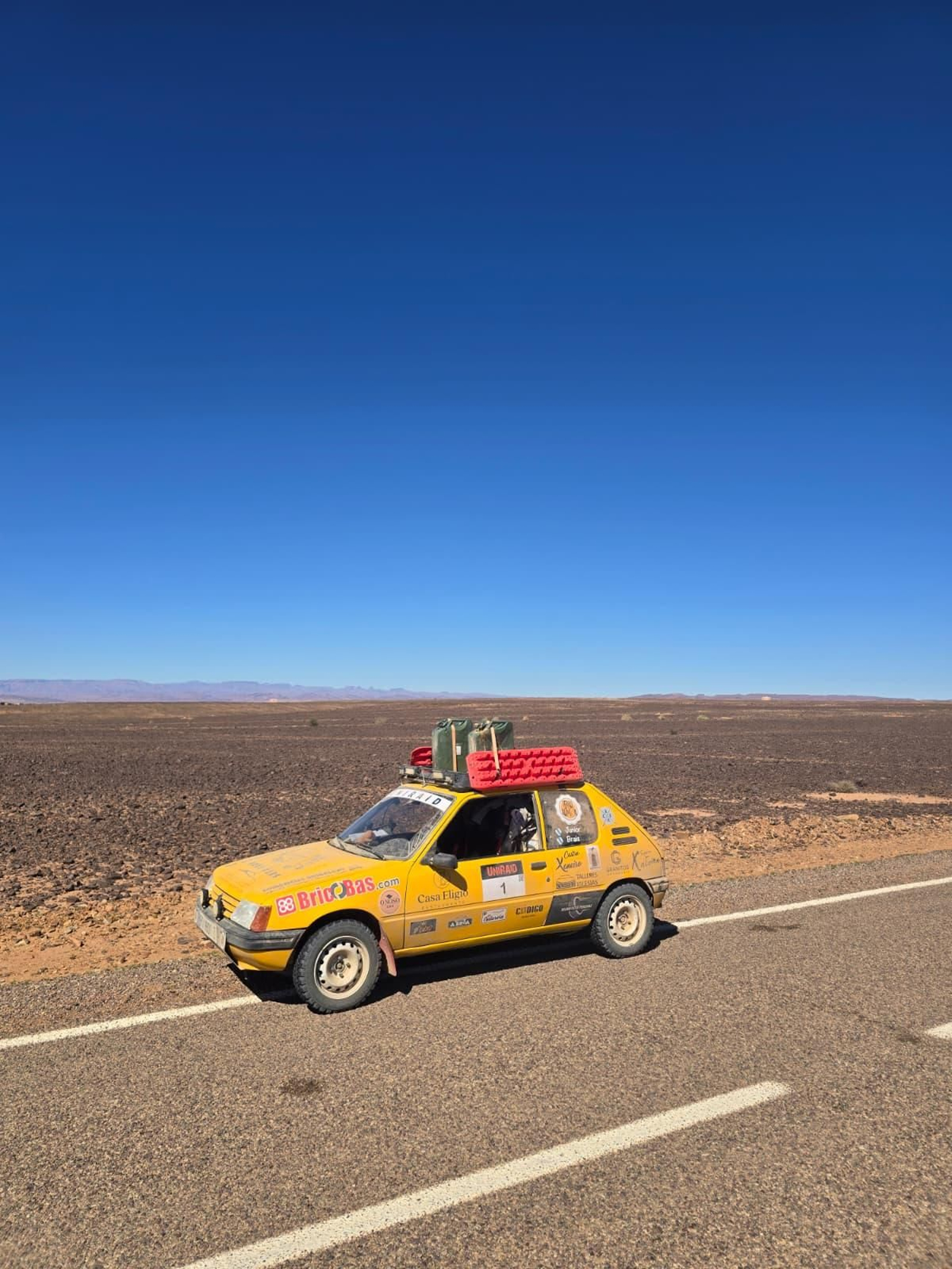 Galería | La pareja cañicense que se embarcó en un raid solidario en Marruecos