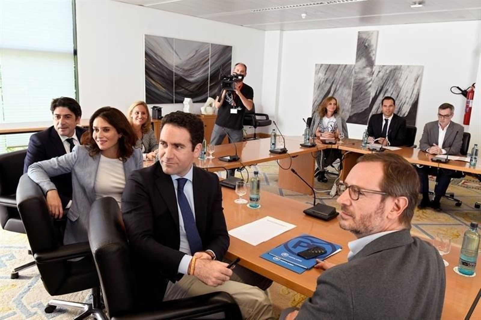 La candidata del Partido Popular a la Comunidad de Madrid, Isabel Díaz Ayuso (3d)