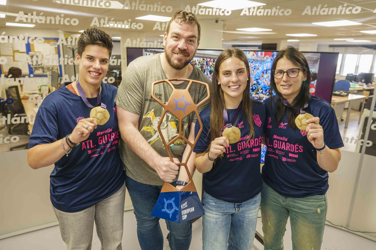 Galería | El Guardés visitó Atlántico para celebrar la Copa Europea de balonmano