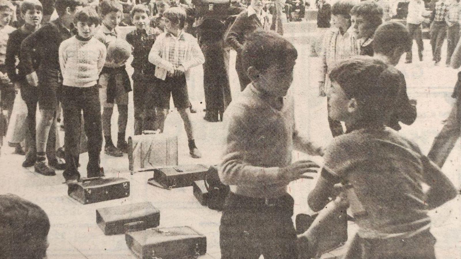 Niños orensanos en el primer día de curso.