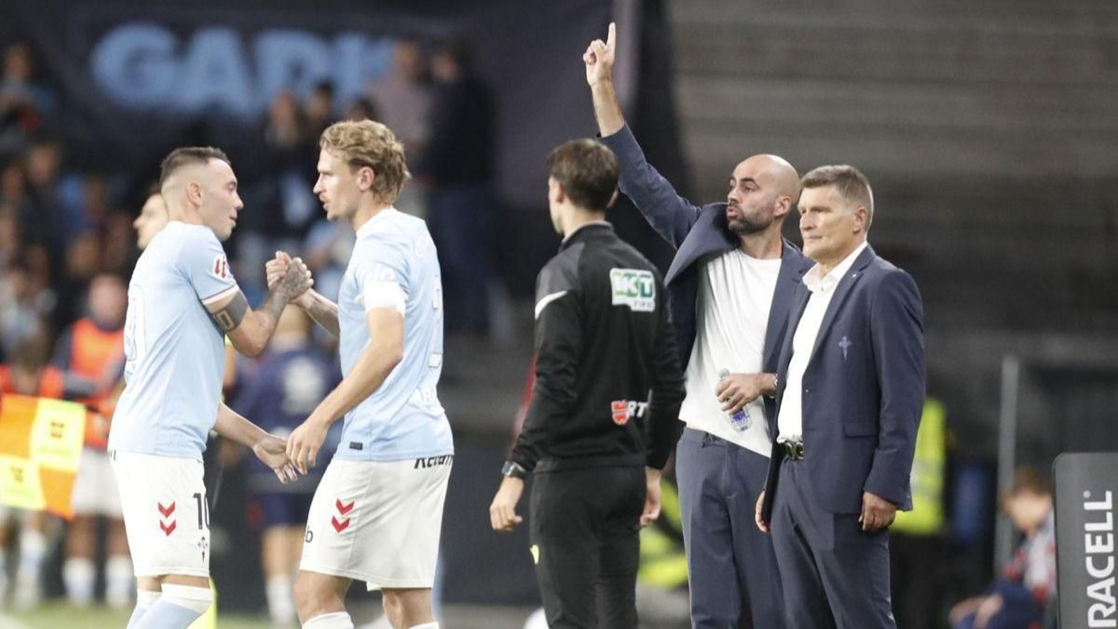 Giráldez sentó a Aspas para dar entrada a Starfelt tras la expulsión de Marcos Alonso.