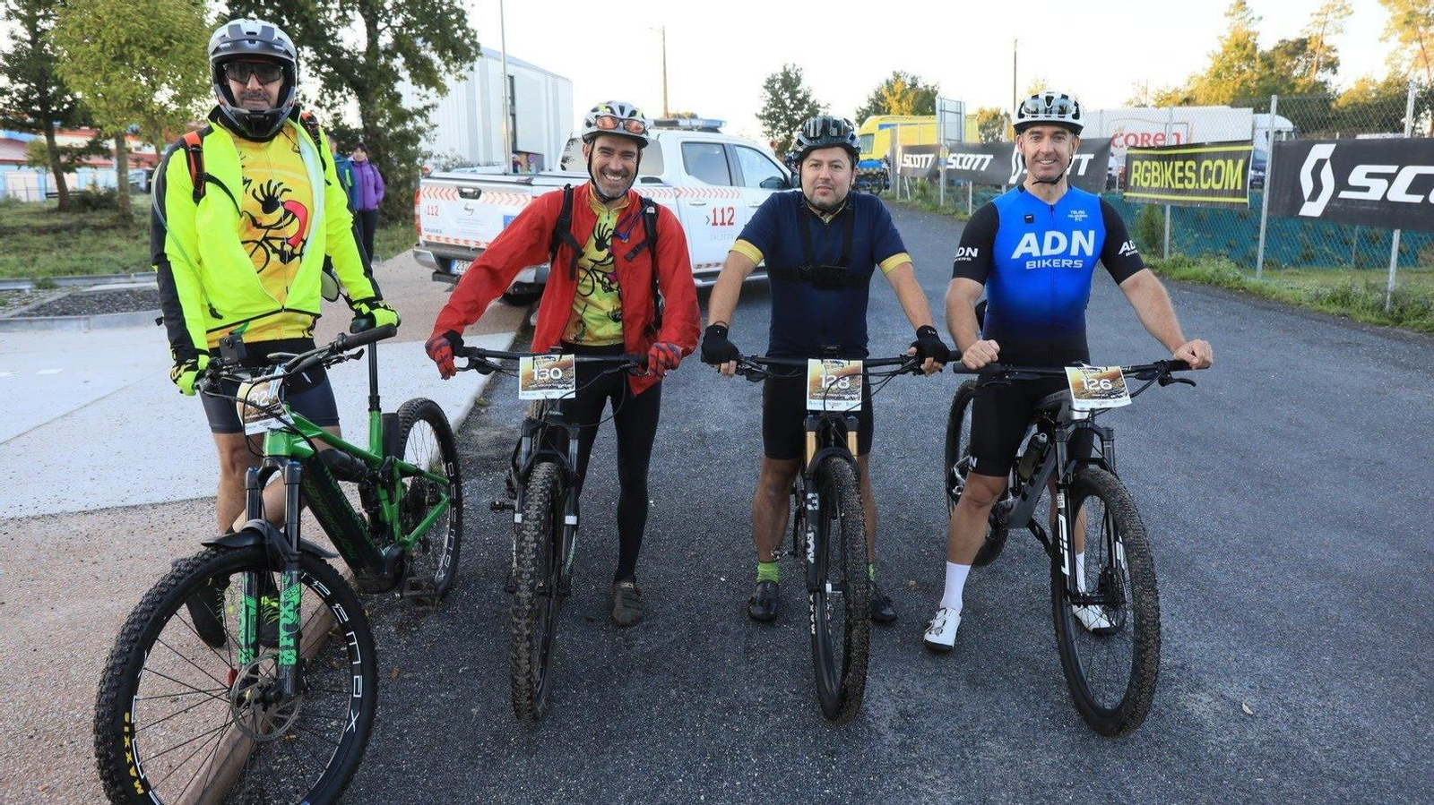 Ciclistas en la BTT de Boborás