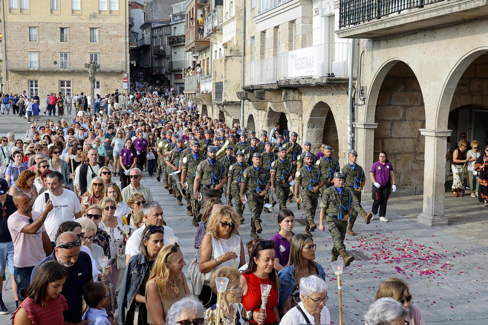 Galería | Misa por el Cristo da Victoria en Vigo y la concurrida procesión