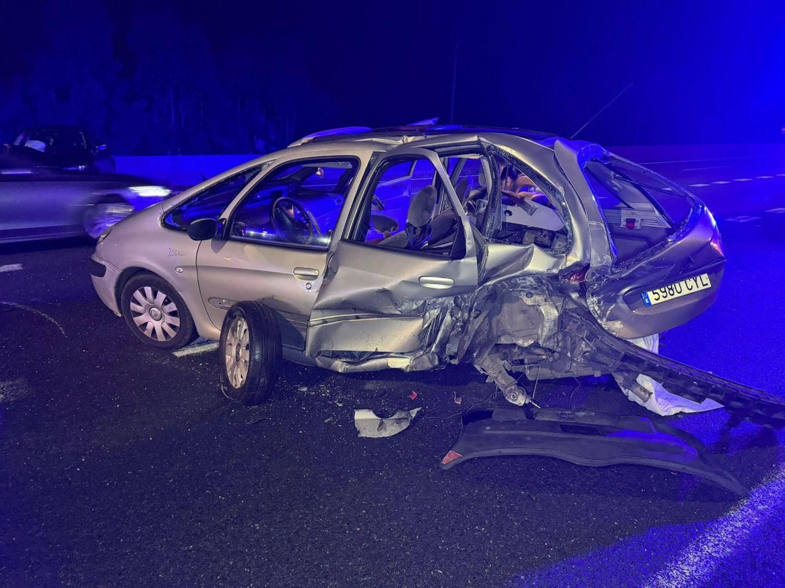 Estado en el que quedó uno de los coches implicados en el accidente en la VG 20.