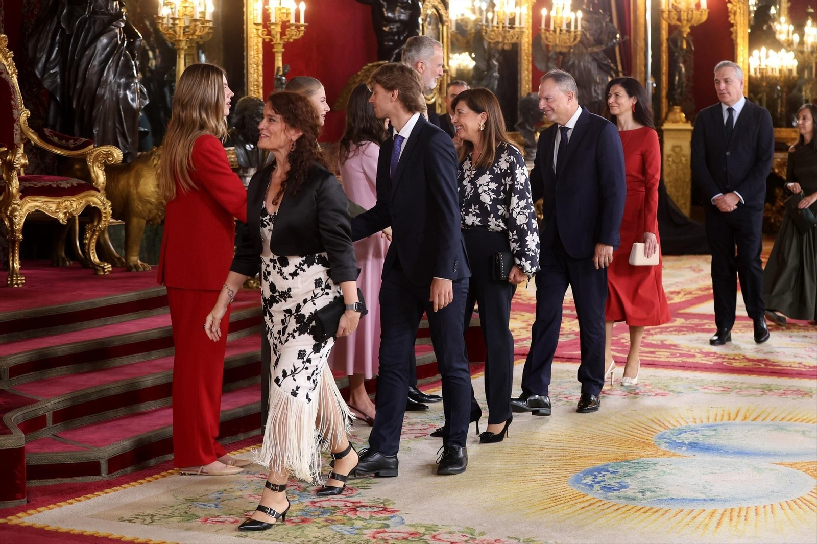 Galería | Los reyes, la princesa Leonor y la infanta Sofía presiden la recepción del 12 de octubre