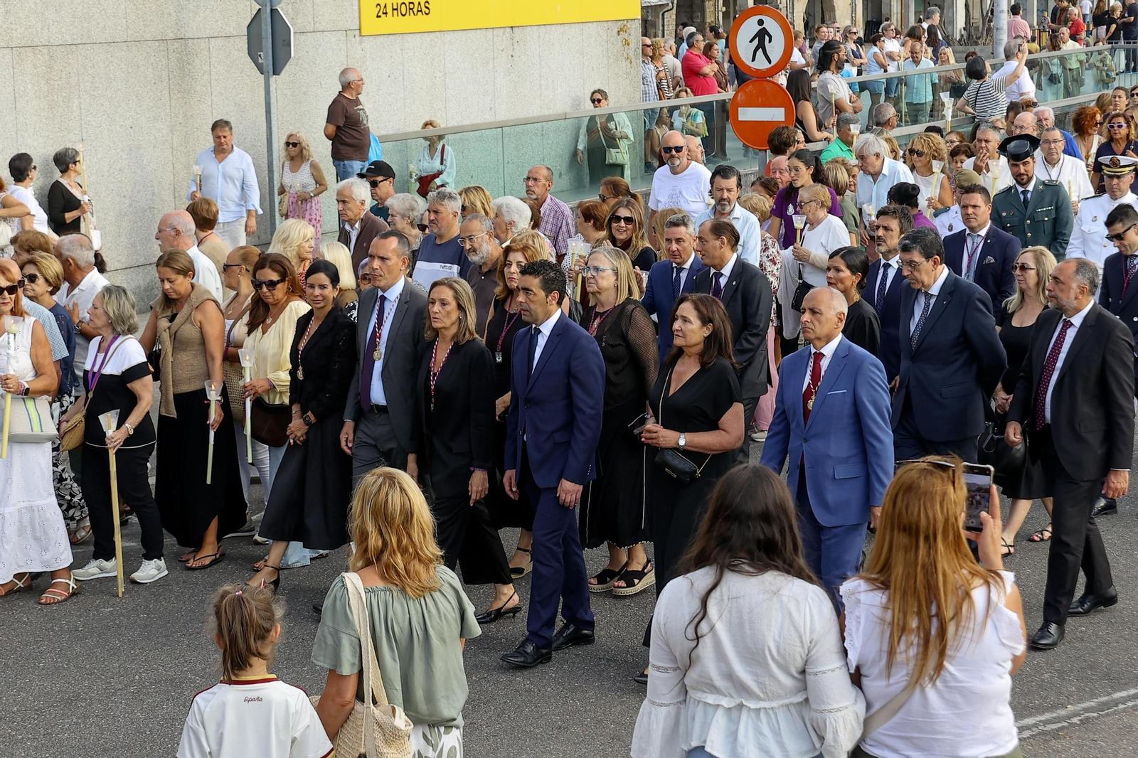 Galería | Misa por el Cristo da Victoria en Vigo y la concurrida procesión