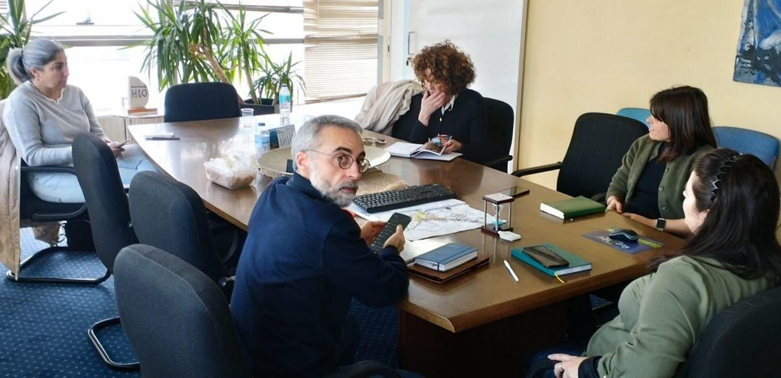 Portas y Hermelo con el concelleiro de Urbanismo, Antón Iglesias, en la junta de portavoces.