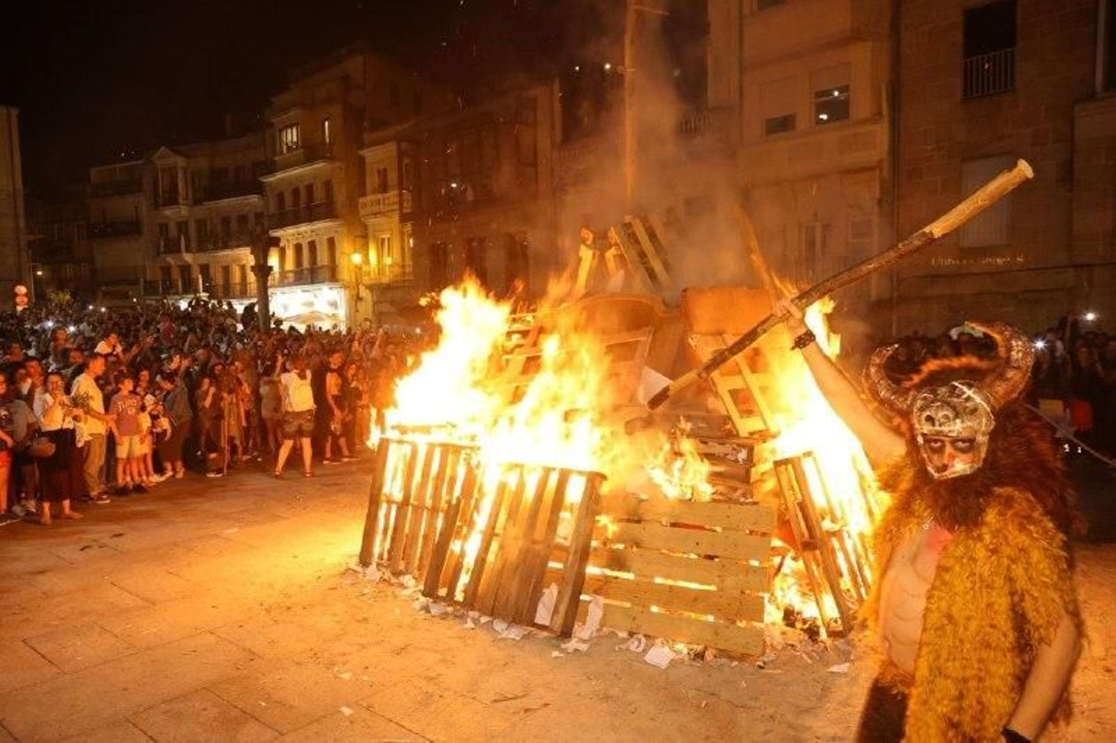 Galería | Las hogueras de San Xoán encienden Vigo y su área