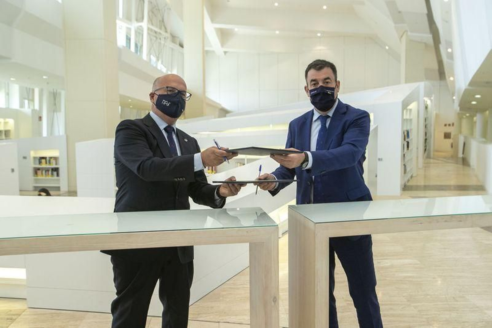 El conselleiro de Cultura, Román Rodríguez, y el presidente de la Diputación de Ourense, Manuel Baltar.