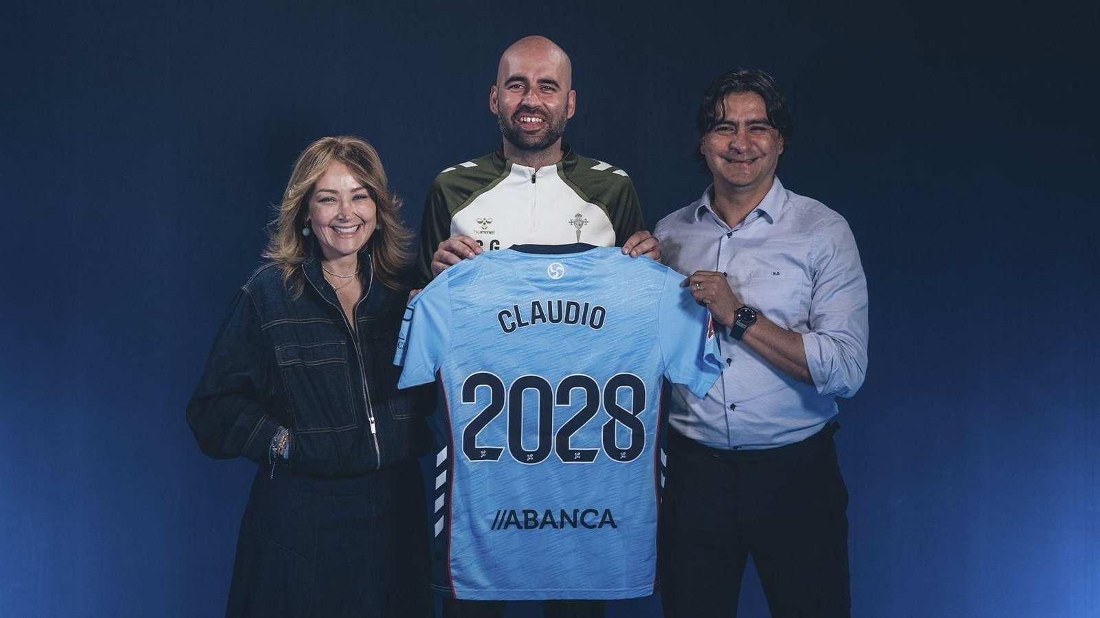 Claudio Giráldez renueva hasta 2028.