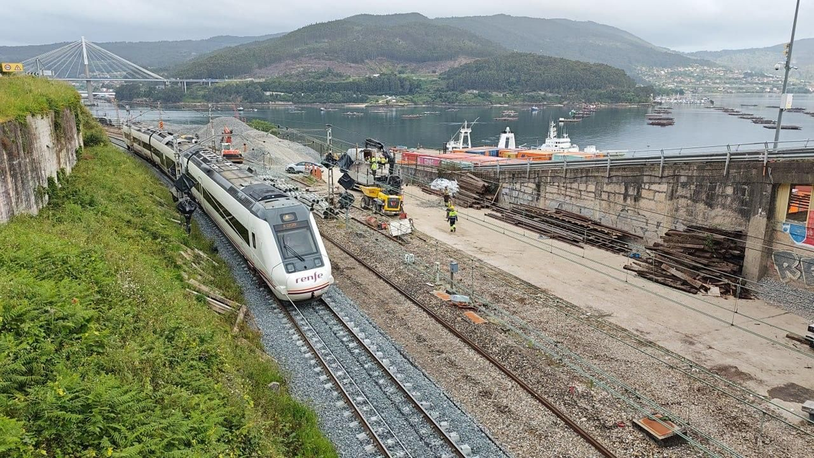 Obras en la vía del tren cerca de Rande.