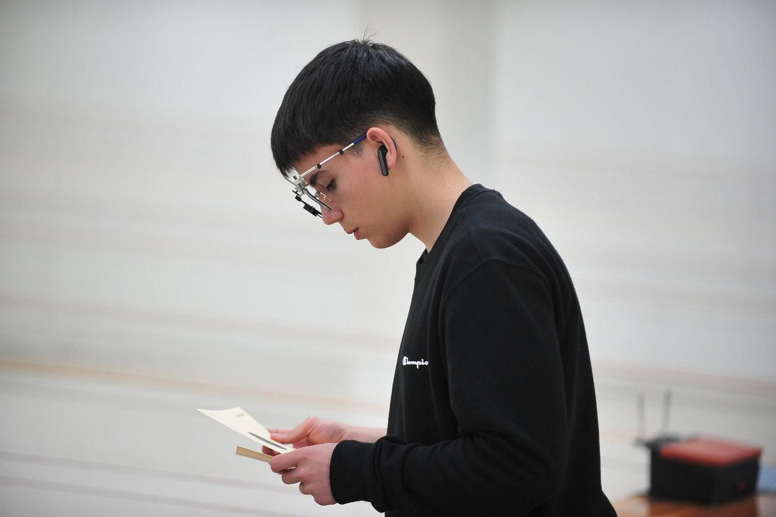 Uno de los participantes mirando la diana.