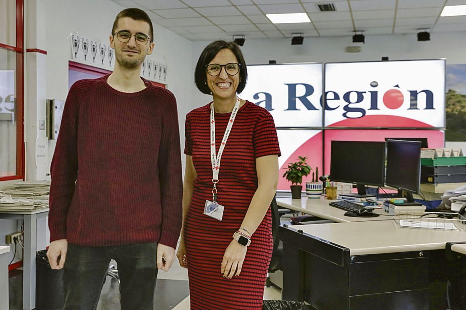 Joseba Delgado, investigador da UVigo, e Natividad Álvarez, responsable provincial de Cruz Vermella.