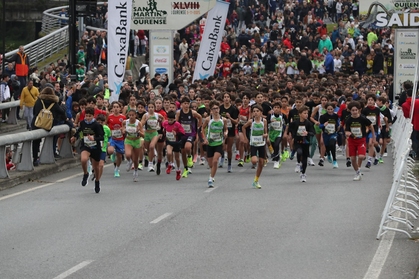 Galería |  Niños y jóvenes, también se divierten recorriendo Ourense durante la Carrera de San Martño