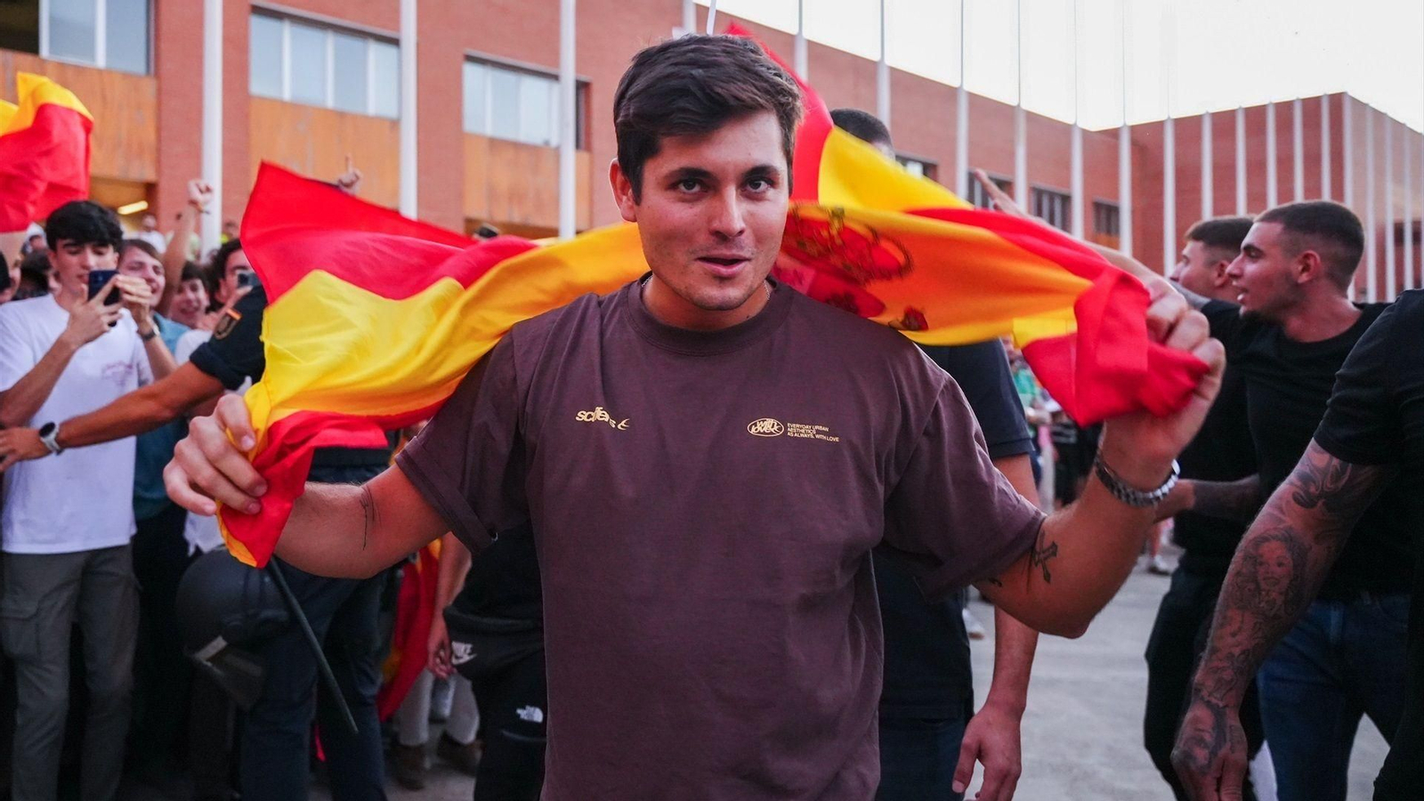 El seudo periodista Vito Quiles en una imagen de archivo de la concentración convocada bajo el lema "España combativa" en la Universidad Pablo Olavide de Sevilla (UPO).