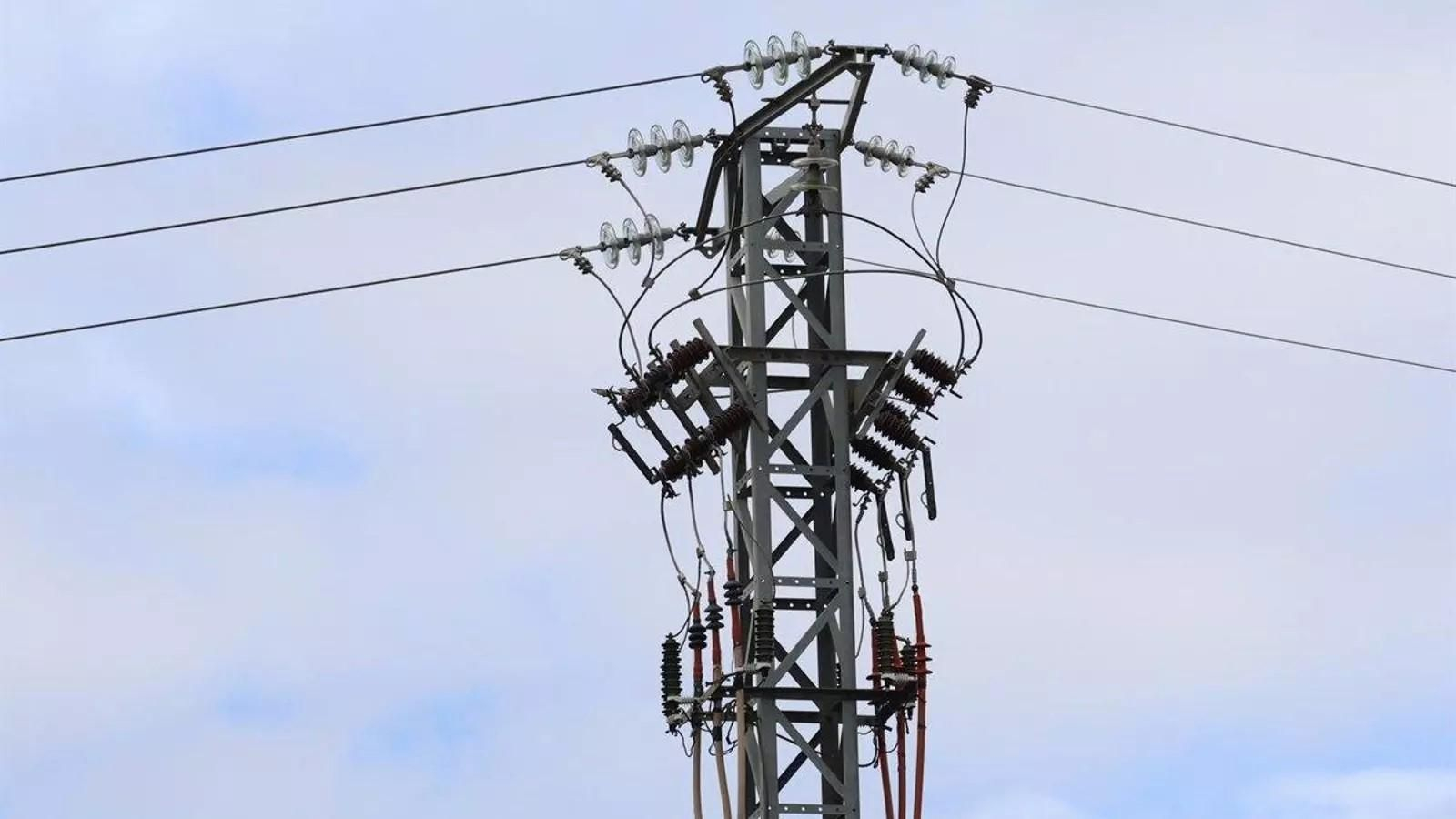 Imagen de archivo de un poste eléctrico.